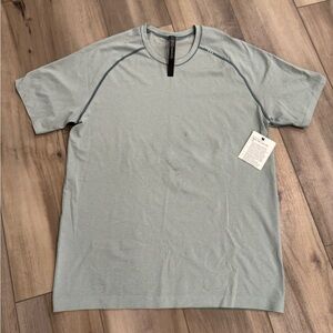 Lululemon Metal Vent Tech Men’s Shirt | L